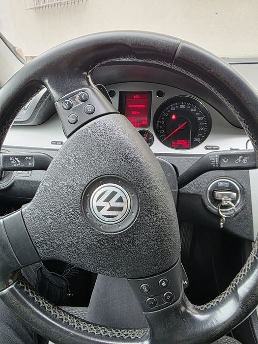 Vând auto Volkswagen Passat 2008,cutie automata, gri, 3500e, neg.