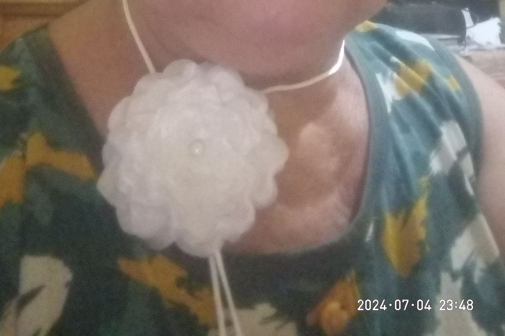 Цветы броши-большие и маленькие из ткани