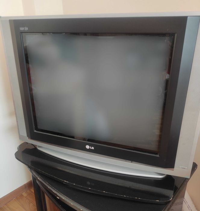 Телевизор и тумба в подарок