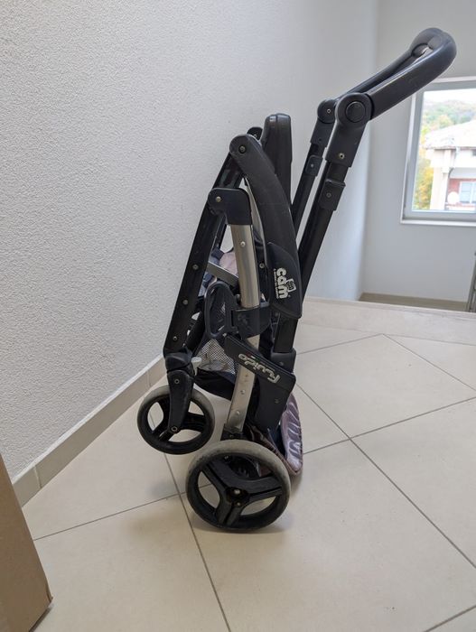 Продавам детска количка CAM fluido 3 в 1