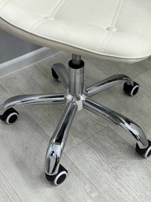 Кресло/стул на колёсиках