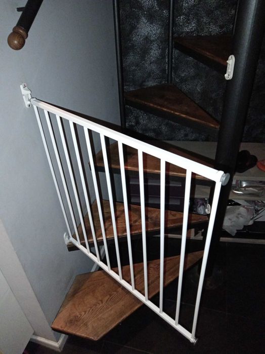 Предпазна преграда за врата или стълбище бебешка стая