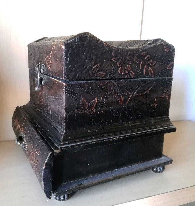 Дървена винтидж кутийка с часовник