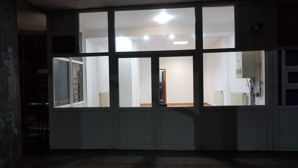 Inchiriez spatiu 40 mp.central Rm.Valcea