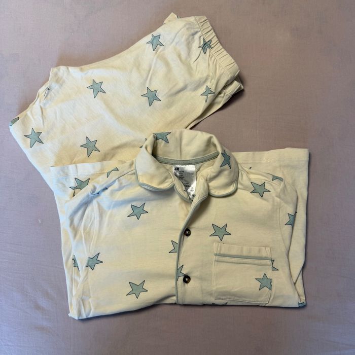 Pijama din bumbac cu steluțe, H&M, mărimea 4-6 ani