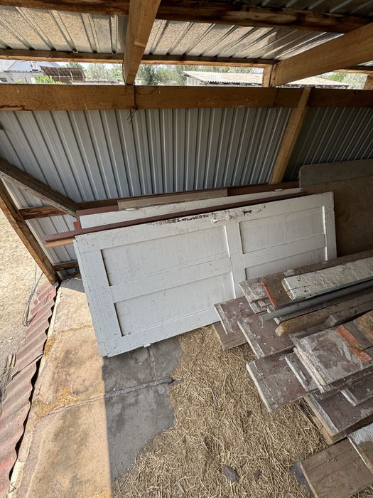 Двери из дерево.