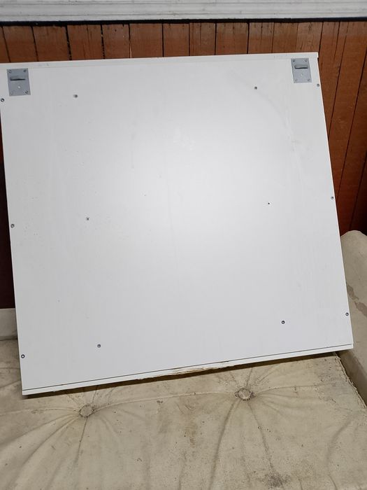 Раковина с тумбой и шкафчиком.