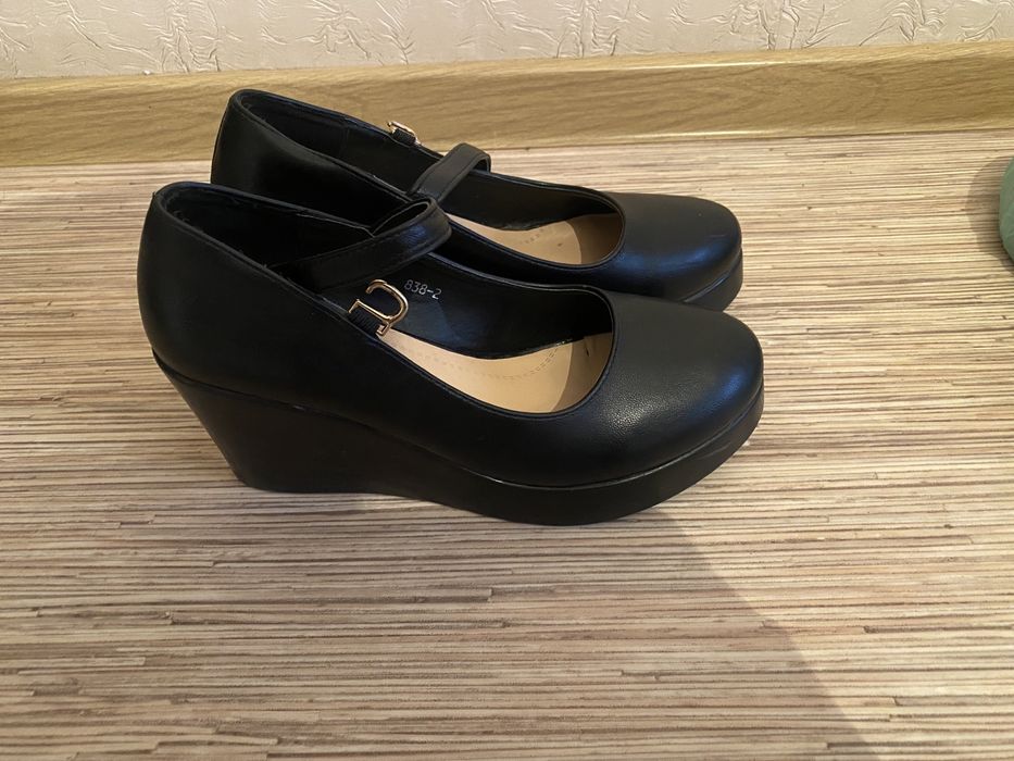 Продам туфли платформа.