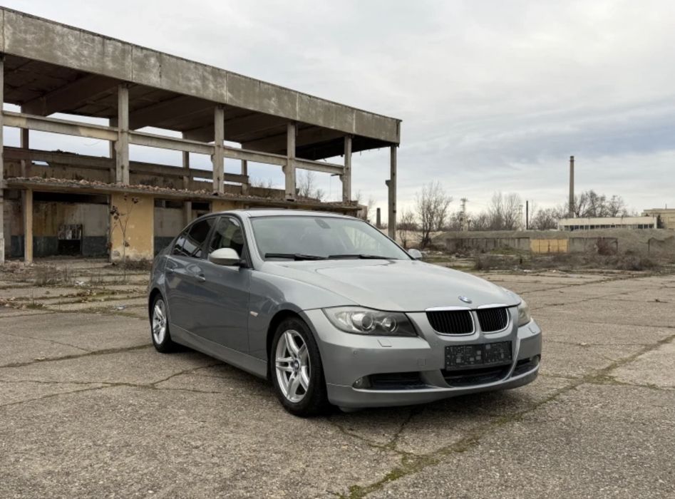 BMW E90 2.0i НА ЧАСТИ – БМВ Е90 бензин мотор N46 ръчка сиво