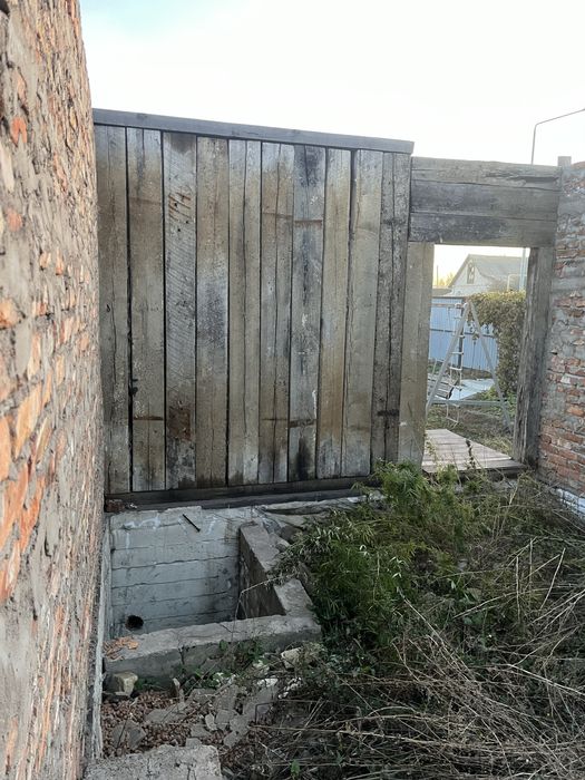 Продам участок, недострой