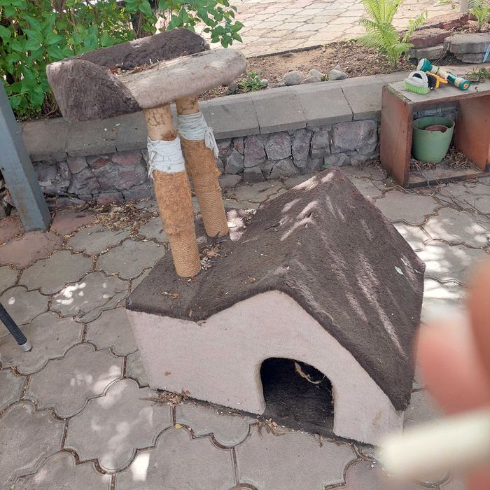 Дом для кошек, мелкой собаки, кроликов и т.д.