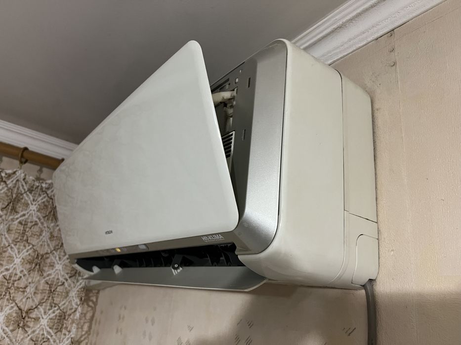 Инверторен климатик Hitachi (RAC-D10EX3) - Отлично сьстояние