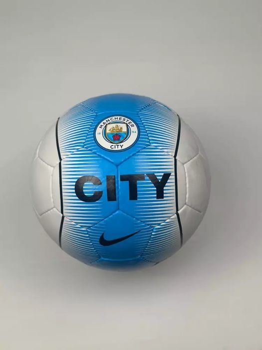 Futbol komanda logotipi tuwurilgan tuplar