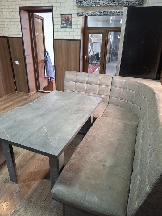 Kuxinniy ugolok sotiladi