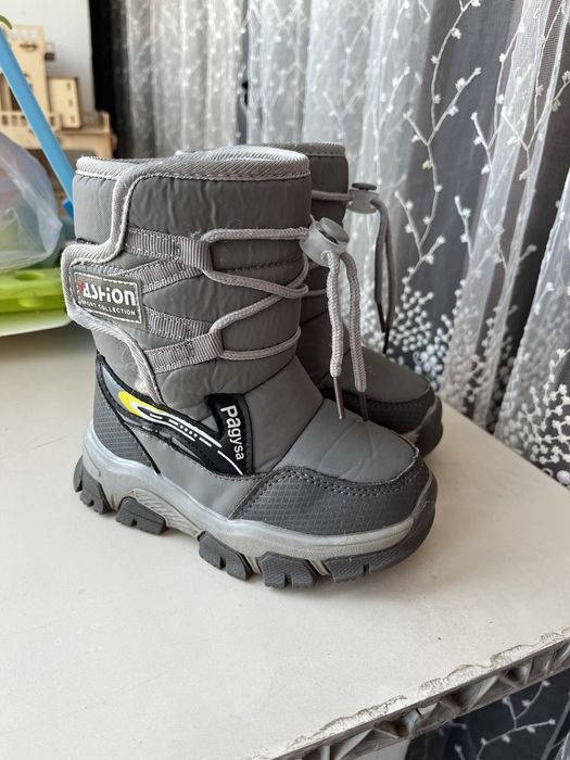 Продам детские дутыши зима