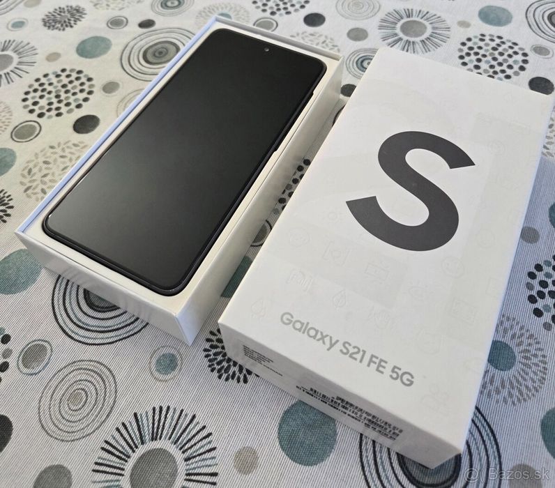 Продам Samsung S21 FE 5G + в подарок наушники Samsung buds live