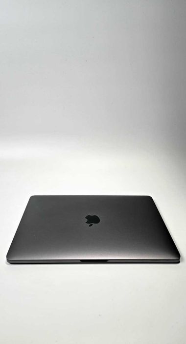 MacBook Pro 13” A1989 | i7 | 16 GB RAM | SSD 1 TB | Baterie 108 cicluri | Stare excelentă