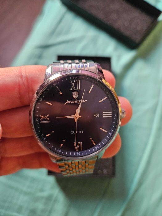 Луксозен часовник Poedagar