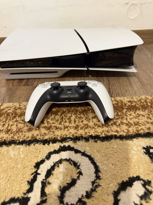 Playstation 5 slim 1TB 1 maneta 1 joc pret fix 2499 ron
