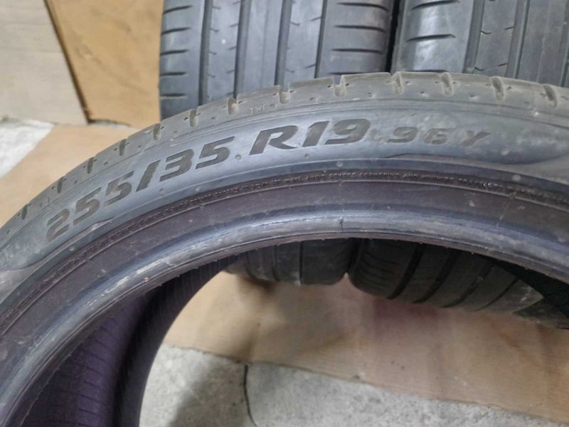 2 Pirelli R19 255/35
летни гуми Runflat 
DOT0820
