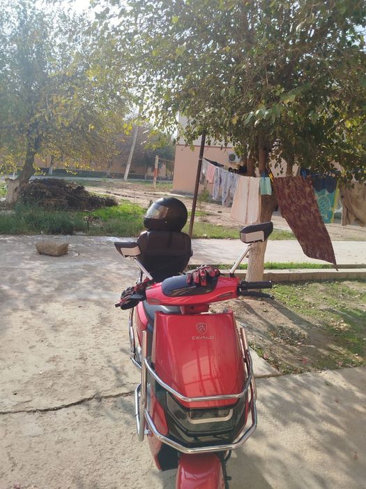 Skuter sotildi deyarli yangi