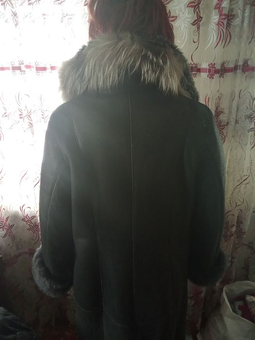 Продам дублёнки натуралка воротник с мехом и рукава тоже качество