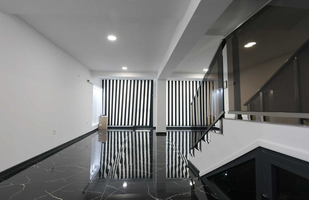 Продава се Магазин в Казанлък - 90 кв.м за 2556 €/кв.м - Снимка #4