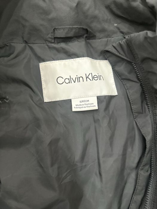 Продам куртку Calvin Klein.