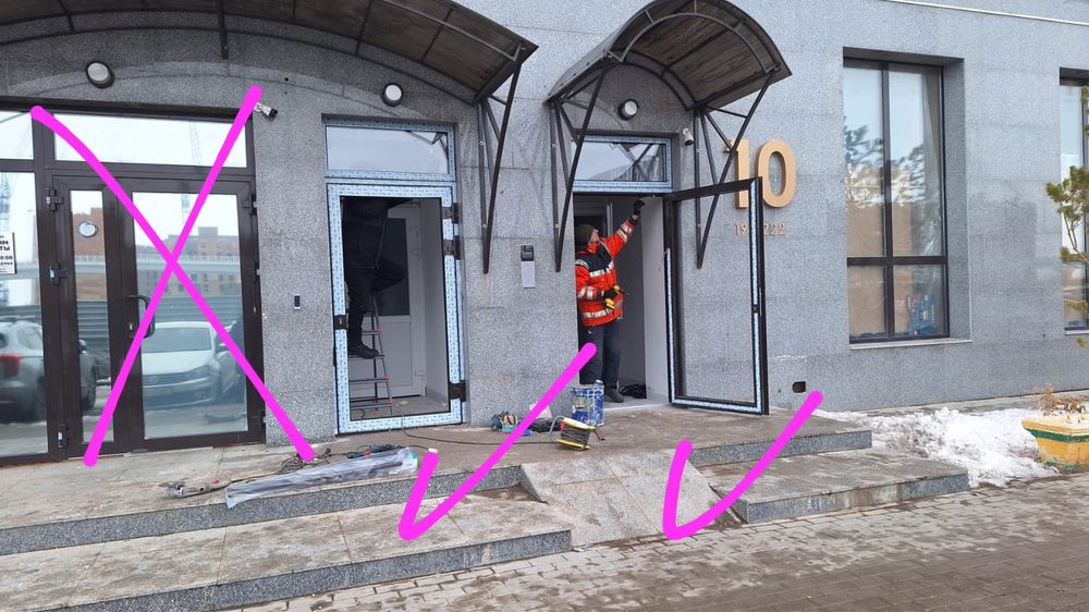 Дверь алюминевая