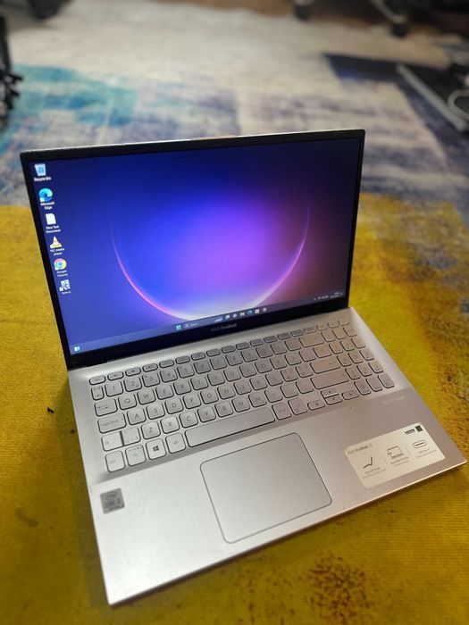 Asus Vivobook 15, i3 gen 10 , 4 gb ddr4, ssd nvme rapid