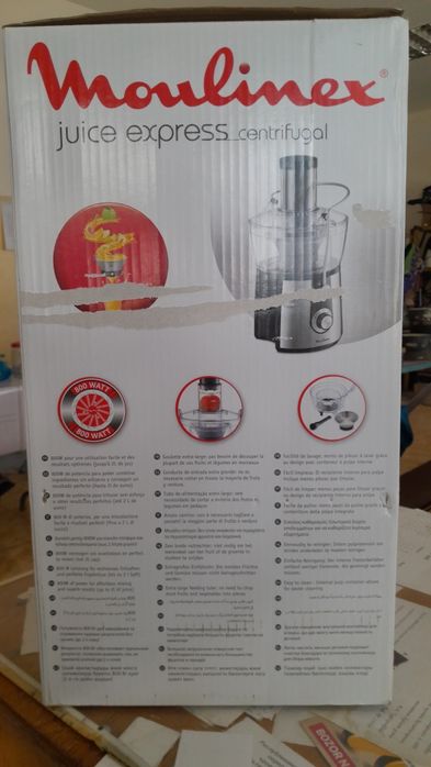 Соковижималка новая не пользовался  фирма хорошая продаю деньги нужны