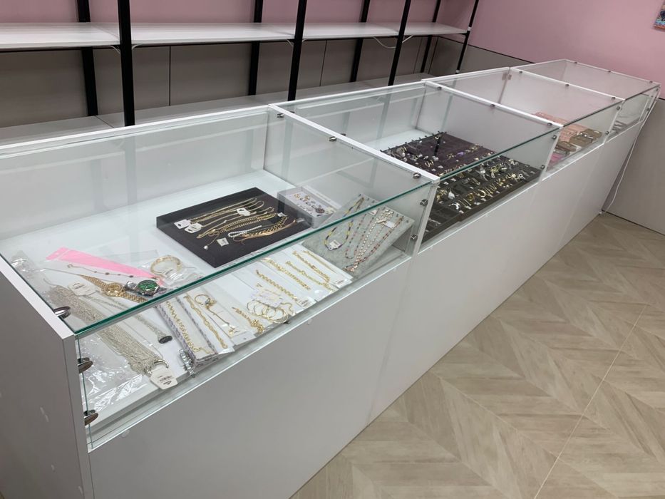 Витрина для бижутерий