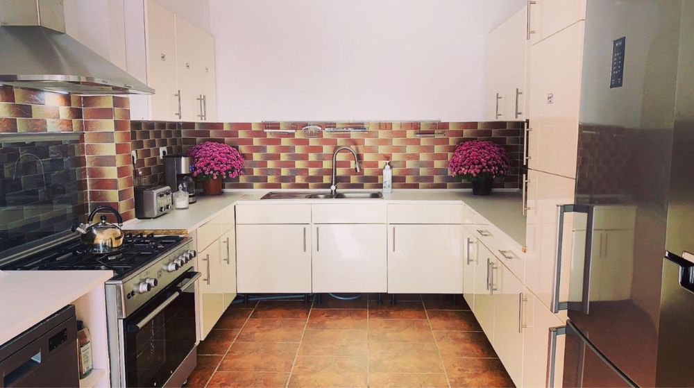 Pensiune/Cabana/Ciubar/Sauna/14 camere-baie proprie/Sucevita/Bucovina