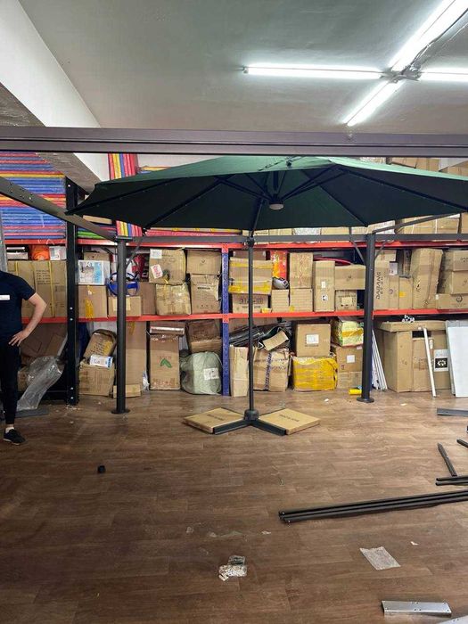 Распродажа зонтов с витрины