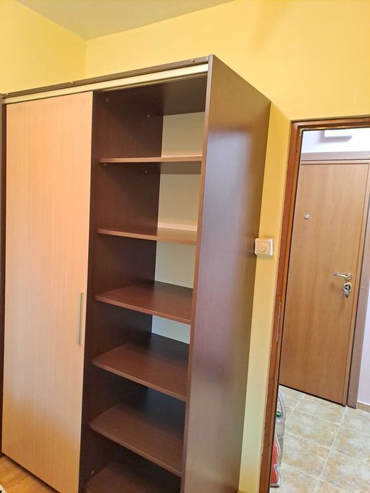 Продавам спалня и гардероб
