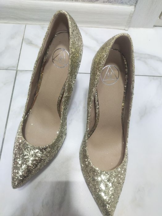 Туфли привозные из Англии.