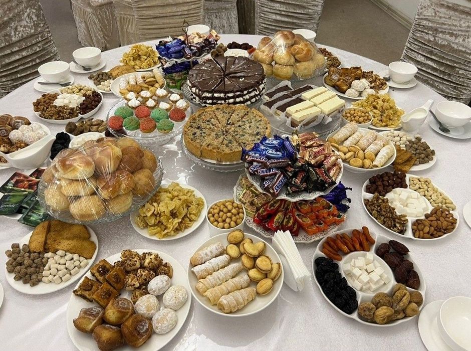 Плов манты бауырсаки самса чебуреки пироги салаты