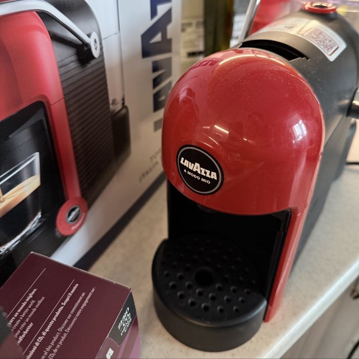 Кафе машина с капсули LAVAZZA A MODO mio Jolie