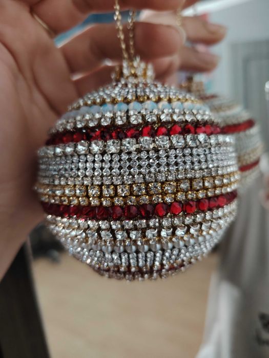 Globuri brad accesorizate manual