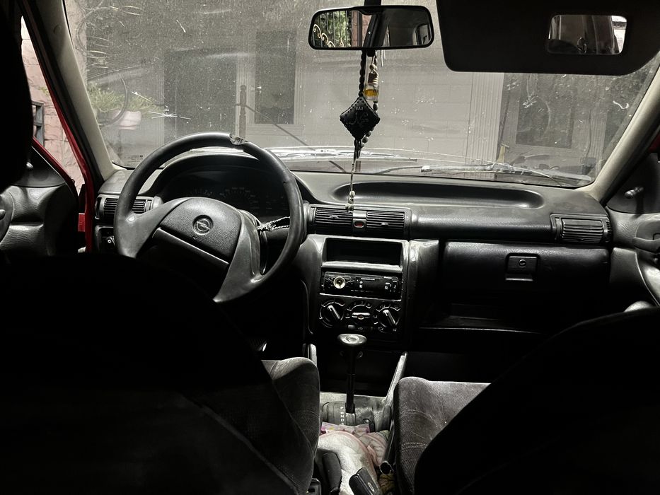 Opel Astra       .