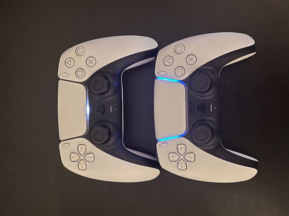 Playstation 5 дигитален със два оригинални контролера