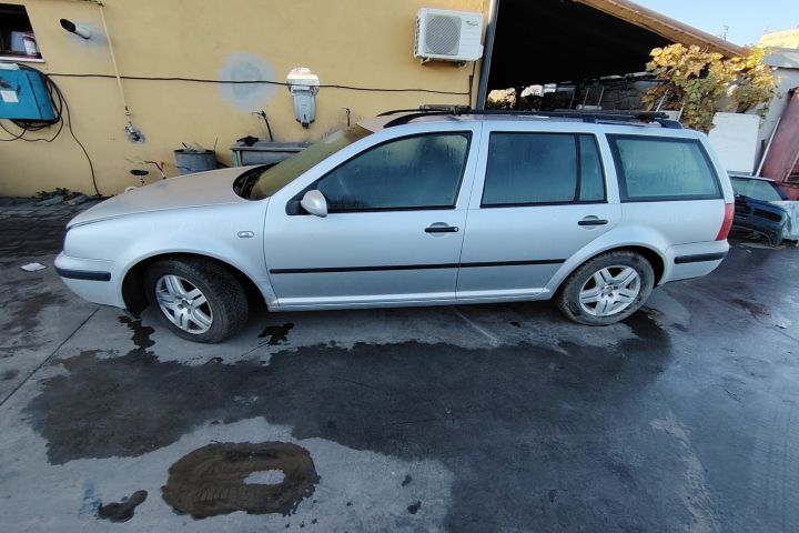 Oglinda stanga Volkswagen VW Golf 2001 1.6 MT (105 hp)