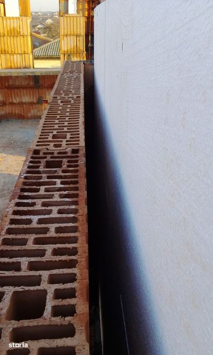 Casă de vânzare în cărămidă garaj, curte
