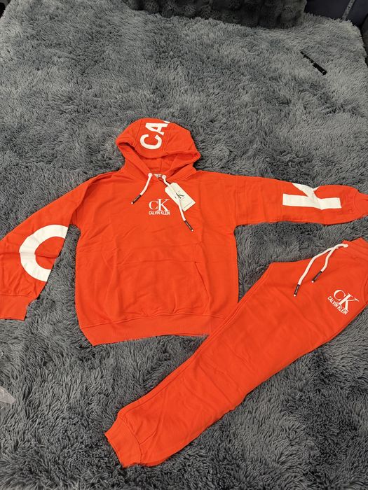 Дамски оранжев екип Calvin Klein