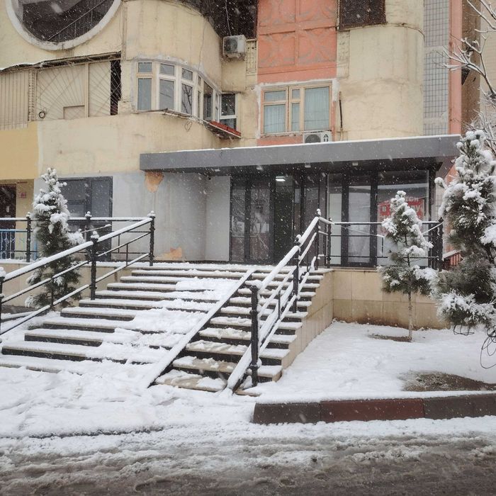 Срочно 4 хонали 4/1/9 Нежилой 210м2 сотилади