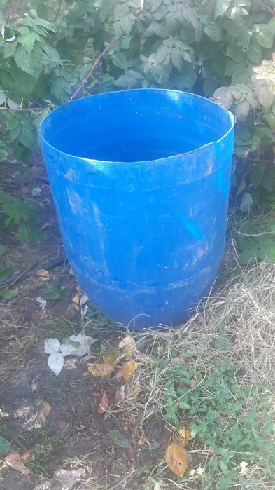 Продам бочку пластиковую