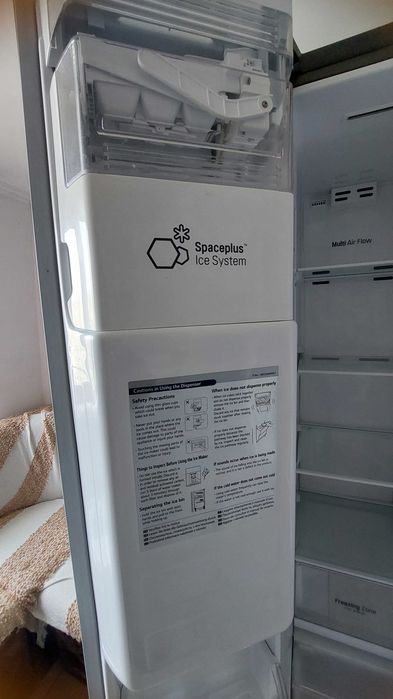 дву странен хладилник LG