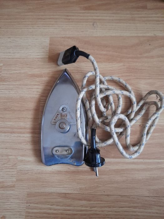 Fier de calcat vechi