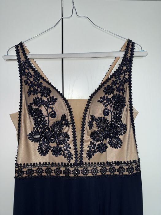 Официална  рокля