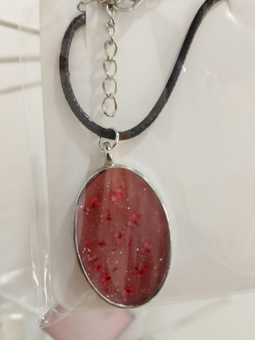 Ръчно изработени бижута и аксесоари от смола